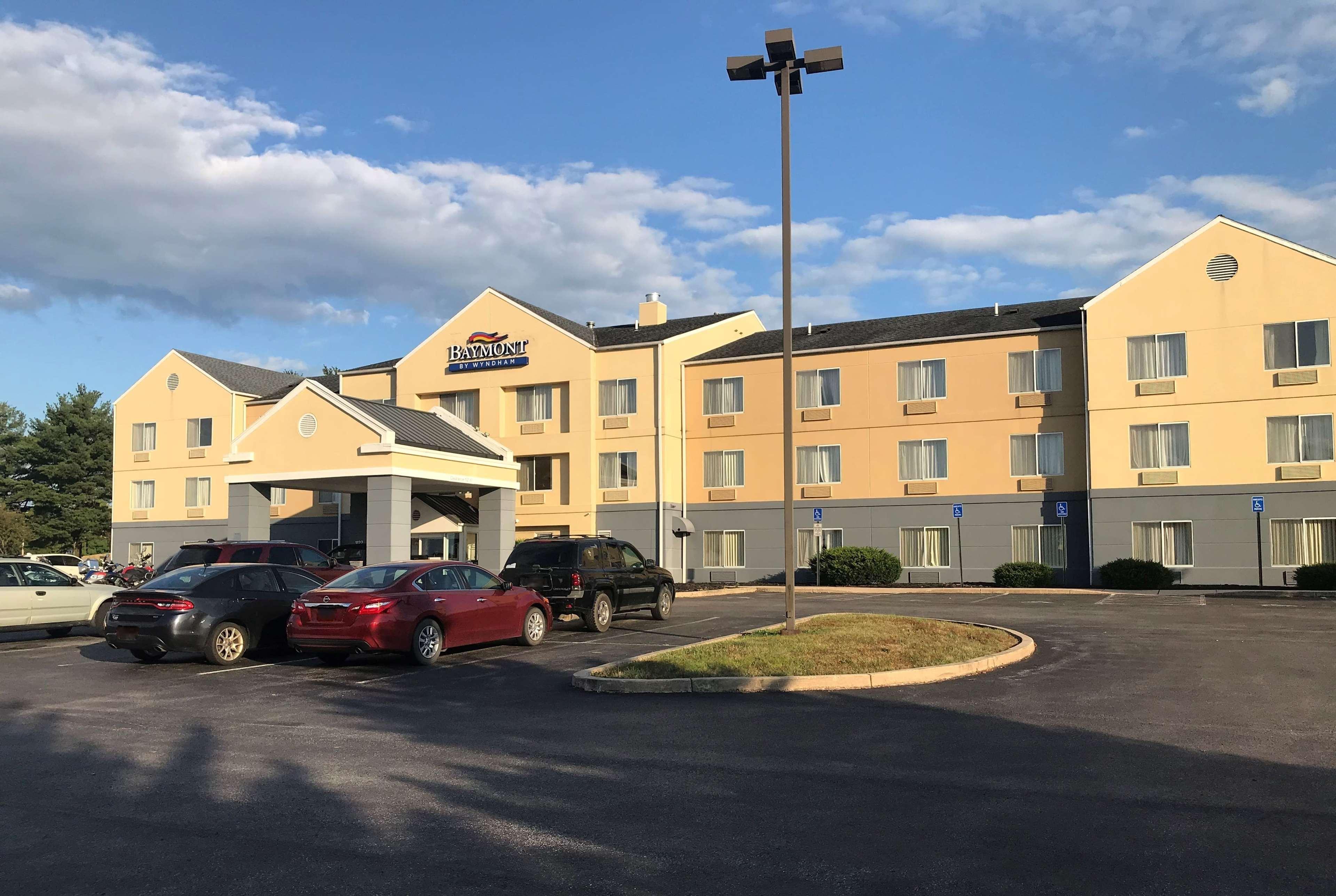 Baymont By Wyndham Chambersburg Hotel Exterior photo